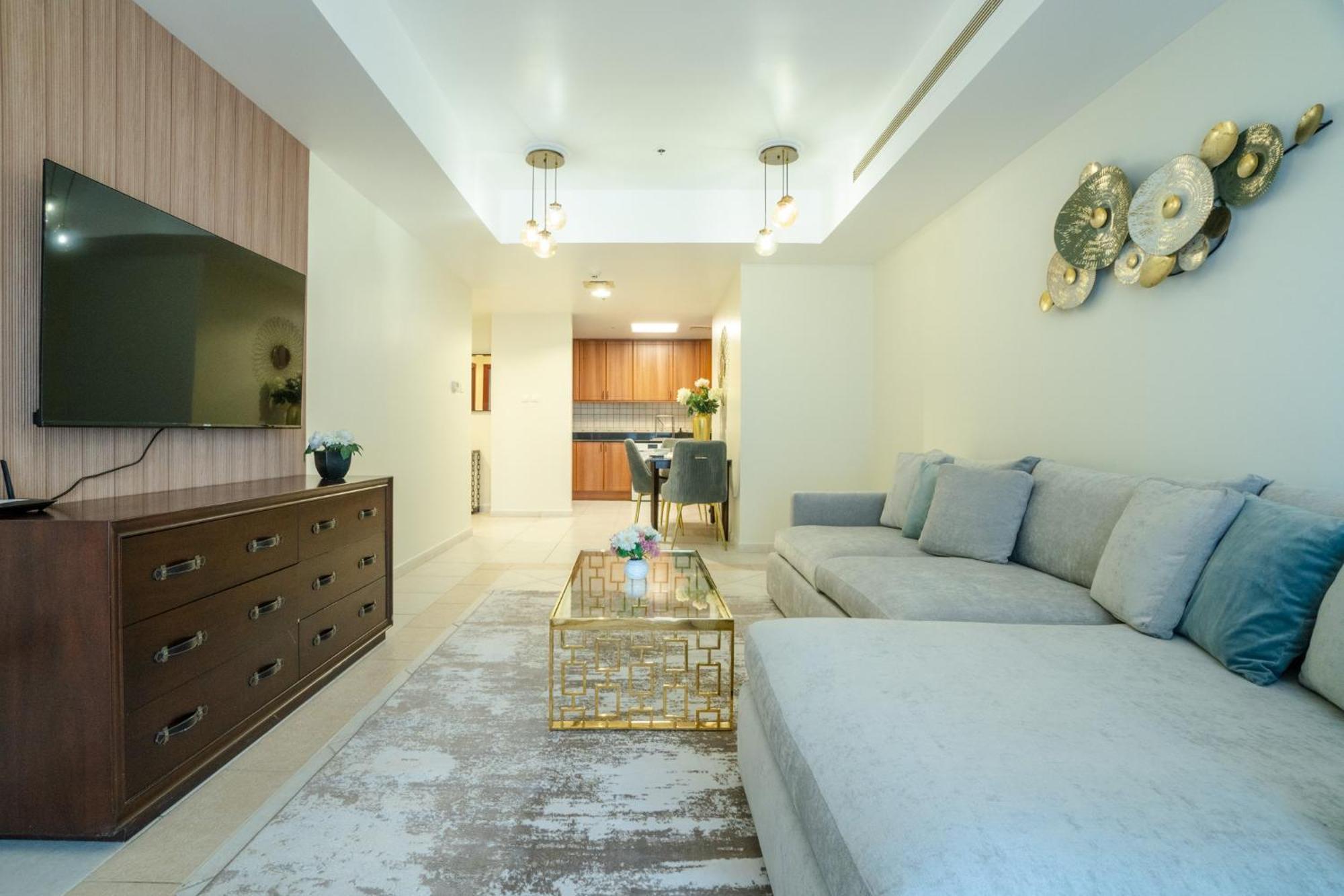 Cozy One-bedroom In Marina Apartment *
